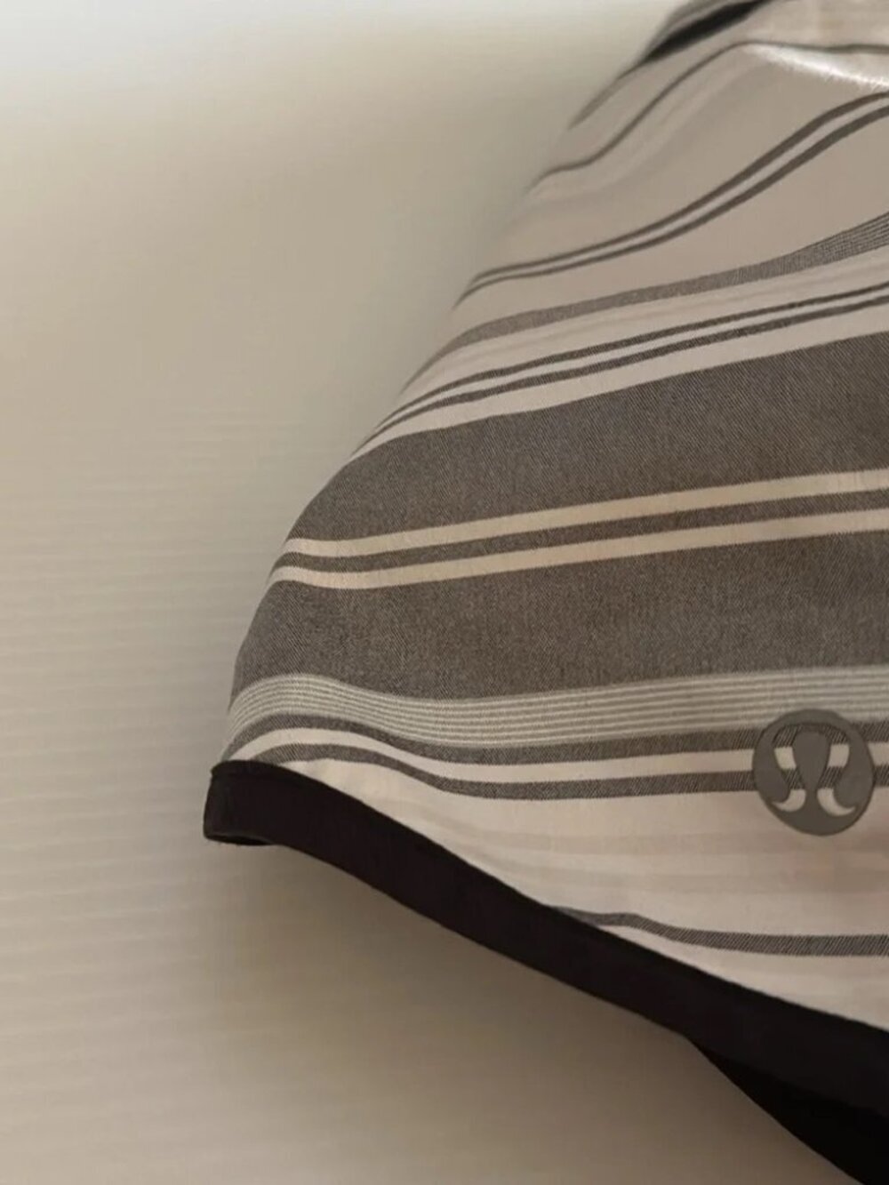 Lululemon Tracker Short *2-way Stretch Mini Groovy Stripe Dune Horizontal Black - Picture 9 of 9